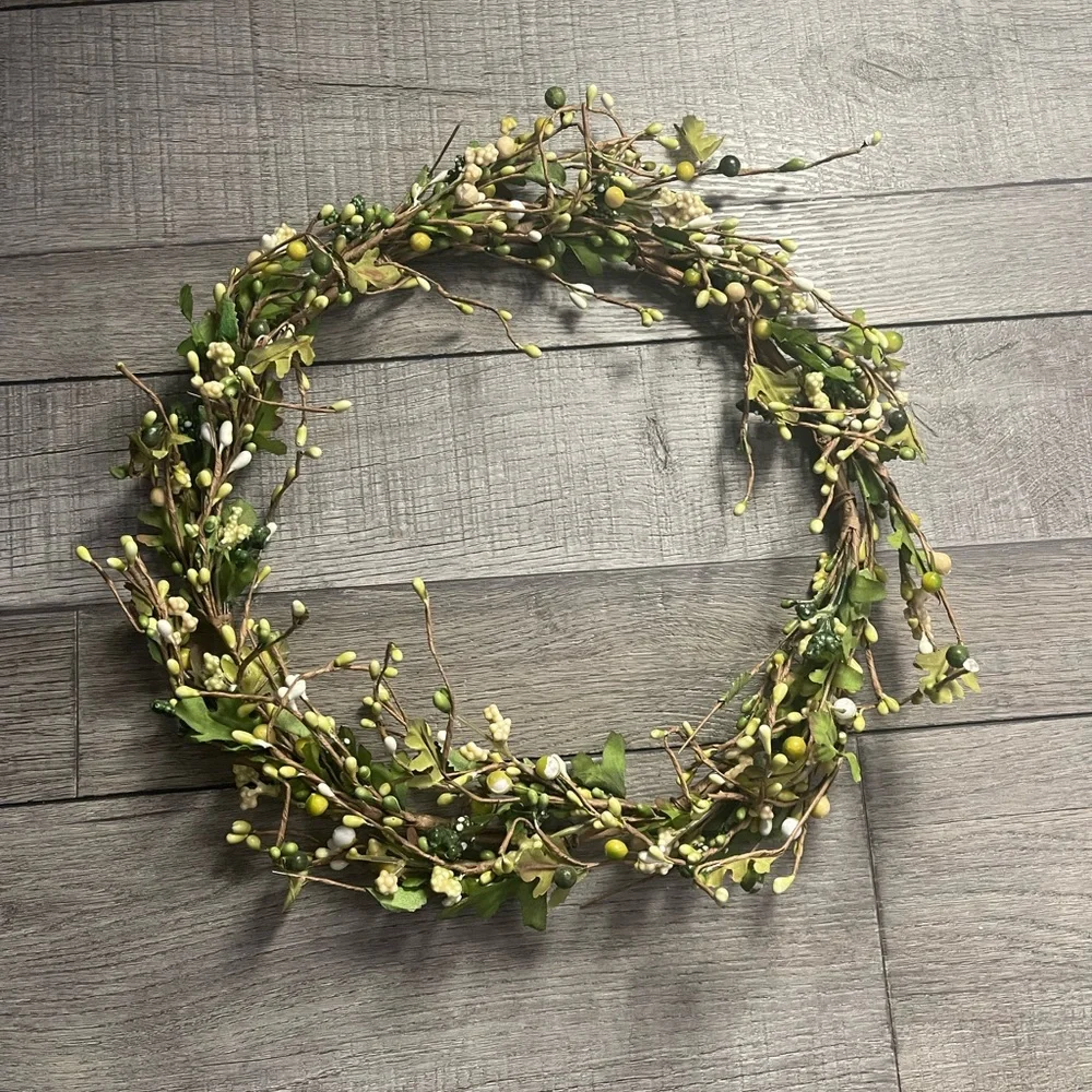 Green and Cream Holiday Wreath